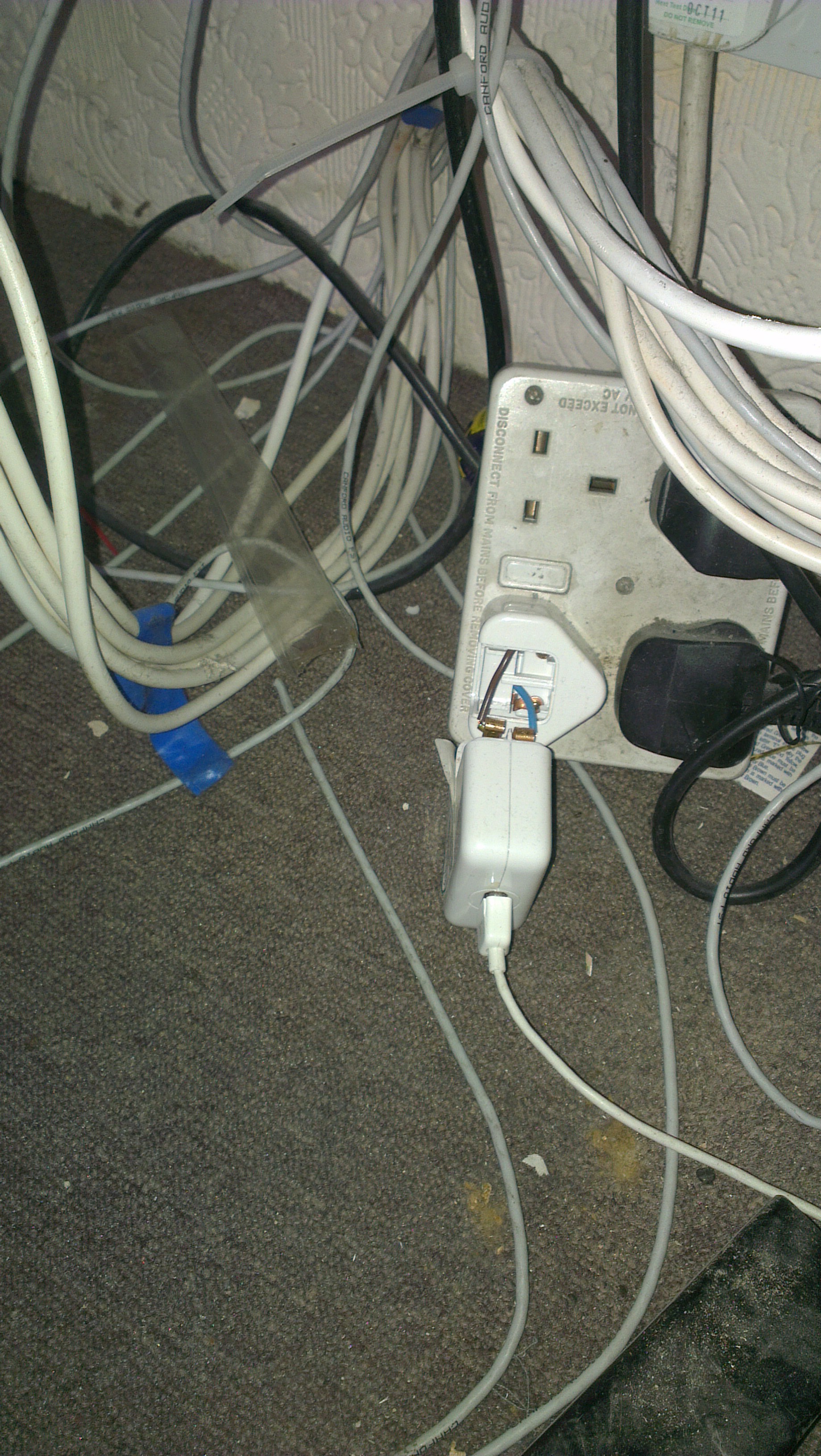 2014-05-09 12.28.46 Seems Apple power supplied fall apart too